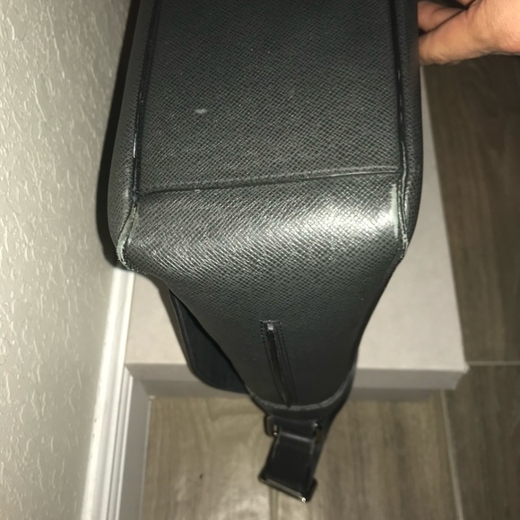 Louie Vuitton Messenger bag - Picture 6 of 7